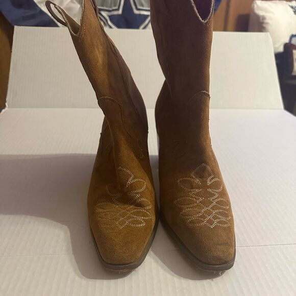 Sueded brown boots “ unknown brand” size 41 or 10.5 inches heel to toe - Picture 1 of 9